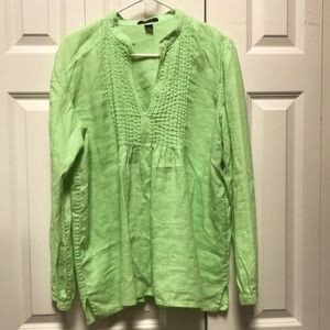 100% linen green tunic with pleated v neck button notched collar. Resort/preppy